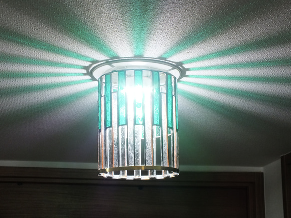 緑ストライプのダウンライト ver.1 ステンドグラスとLED（白昼色