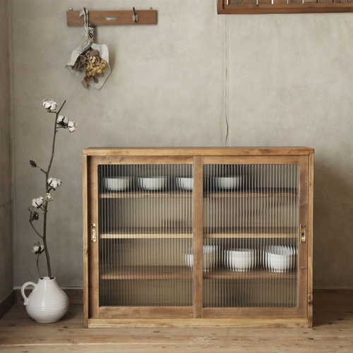 モールガラスの引き戸棚（引き出し無し）。レトロ。食器棚。サイズ