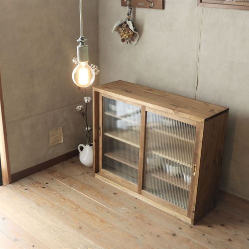 モールガラスの引き戸棚（引き出し無し）。レトロ。食器棚。サイズ