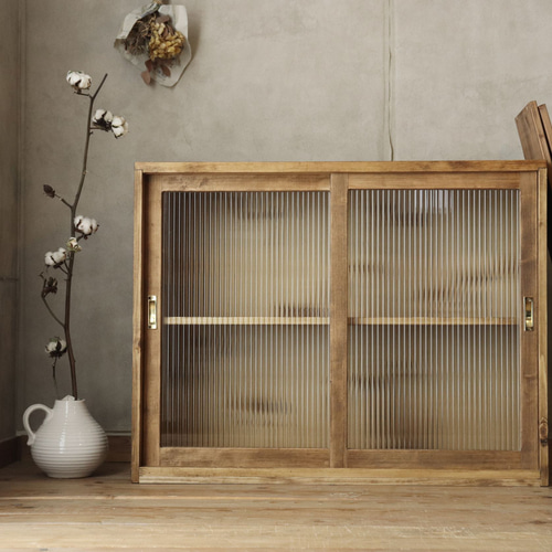 モールガラスの引き戸棚（引き出し無し）。レトロ。食器棚。サイズ