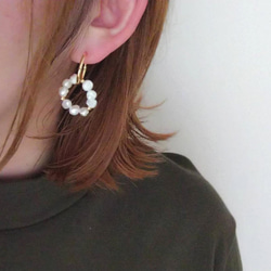 【2way】淡水パールのフープピアス/イヤリング 3枚目の画像