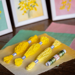 ミモザの花刺繍キット＿カラフルなぼかし生地をキャンバスにミモザの花を刺繍しましょう 8枚目の画像