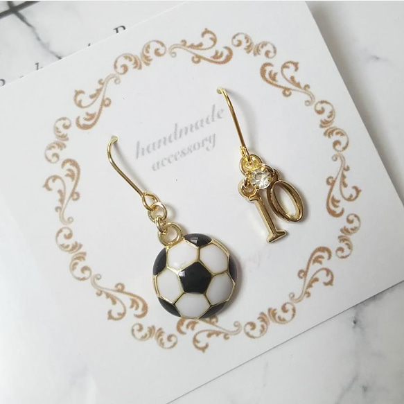 ゴールド】 サッカーボール 背番号ピアス ピアス（フック・チェーン 