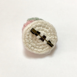 【再販】編みコットンいちごのブローチ 5枚目の画像