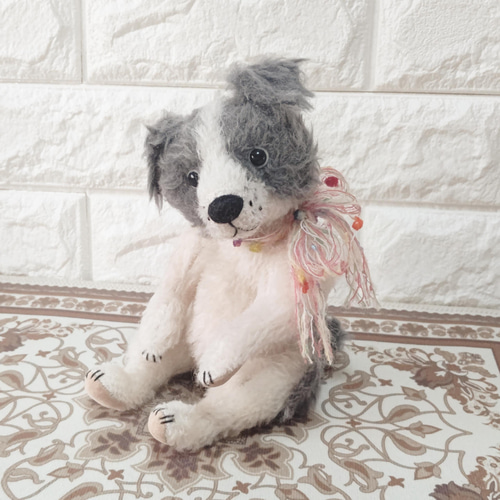 ぶちのわんこ 白×グレー／テディベアタイプの犬のぬいぐるみ 約