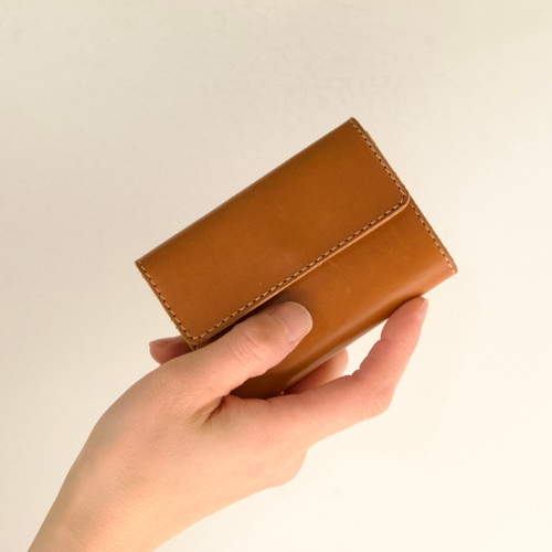 小さい財布 カードサイズのコンパクトな三つ折り（お札折らない