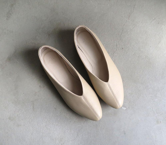 精選【高品質】適合辦公室穿著！米色真皮淺口鞋❄︎日本製❄︎ 第1張的照片
