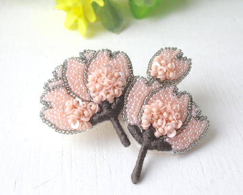 オートクチュール刺繍のブローチ ゴールドカラー（受注生産