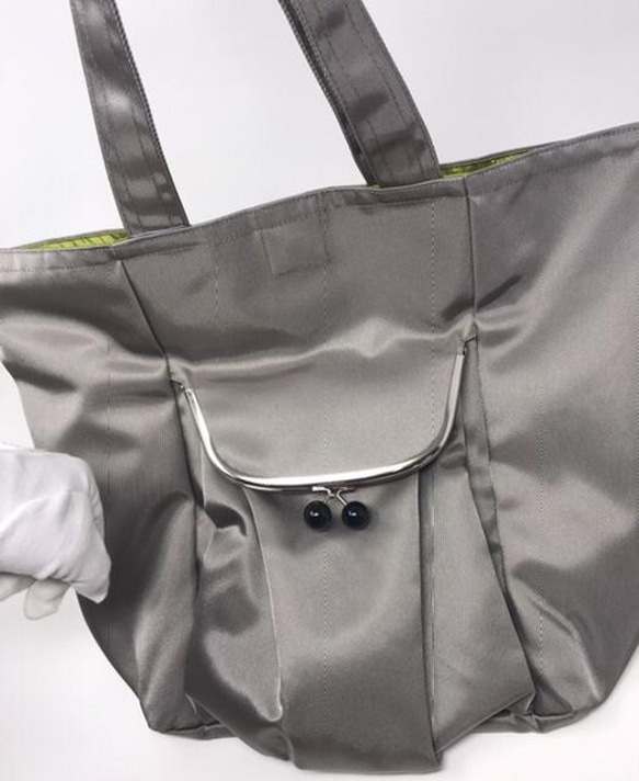 ES-403エミリードゥ　カーキグレーフロントに口金ポケットの付いた可愛いカタチのトートバッグです 17枚目の画像