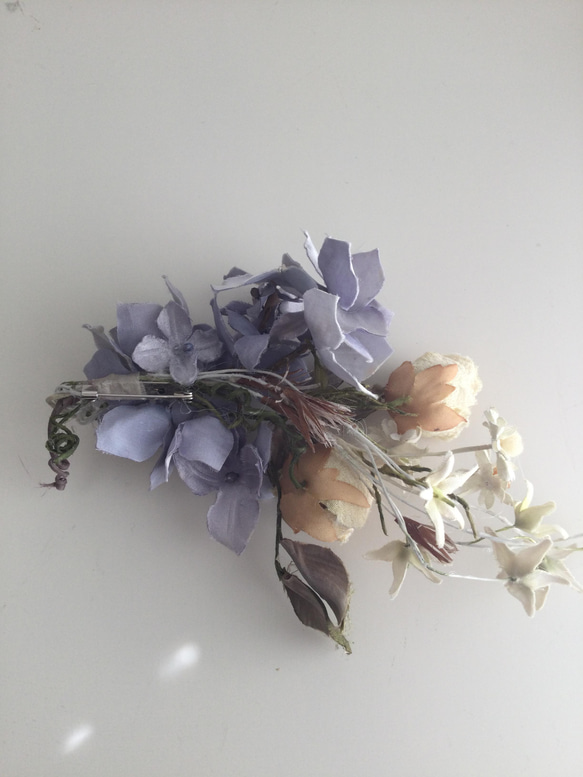 148  紫陽花と薔薇　小花を添えて 4枚目の画像