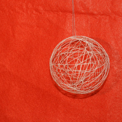 およばれの簡単な手土産　や　簡単なご褒美　に　かわいい糸手毬（いとてまり　　白） 1枚目の画像