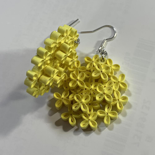 菜の花のペーパークイリングのピアスorイヤリング ピアス（フック 