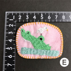 動物たちの刺繡ブローチ 6枚目の画像