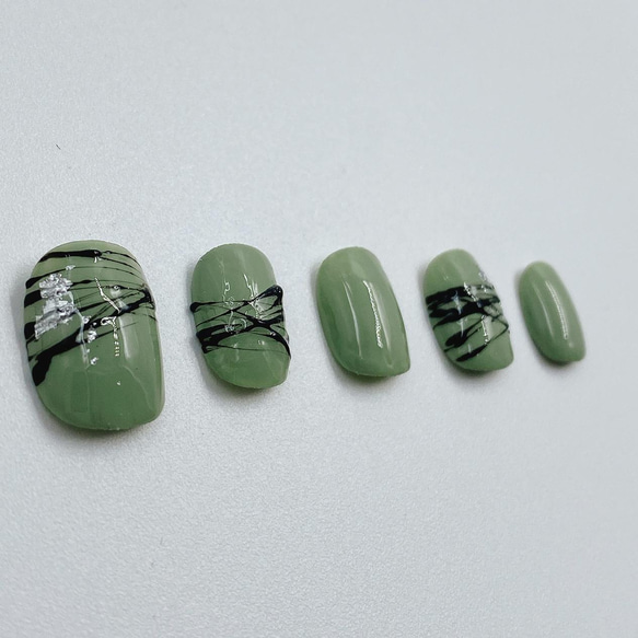 スパイダージェルを使用した極細ライン 銀箔 ニュアンス ピスタチオ 高粘度 グリーン 緑 ネイル チップ つけ 爪 7枚目の画像