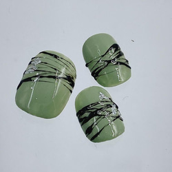 スパイダージェルを使用した極細ライン 銀箔 ニュアンス ピスタチオ 高粘度 グリーン 緑 ネイル チップ つけ 爪 9枚目の画像