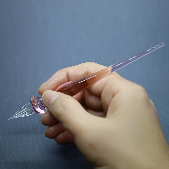 手の平に収まる小さなガラスペン 　Plume -桜- 1枚目の画像