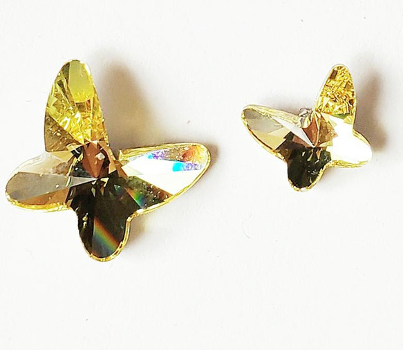 【スワロフスキー　黄色 イエロー　二羽の蝶　幸運のピンブローチ】大小２個セット 3枚目の画像
