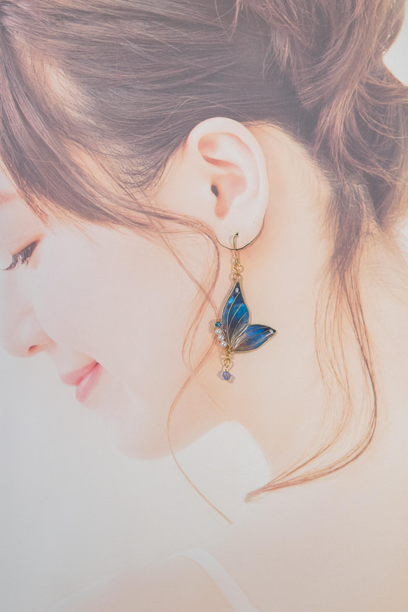 藍黃幻彩螢光手工金屬線半蝴蝶耳環 第6張的照片