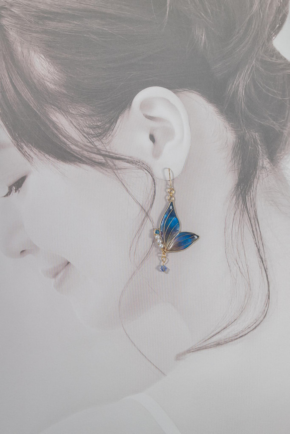 藍黃幻彩螢光手工金屬線半蝴蝶耳環 第8張的照片