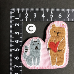 クマとネコの刺繡ブローチ 4枚目の画像