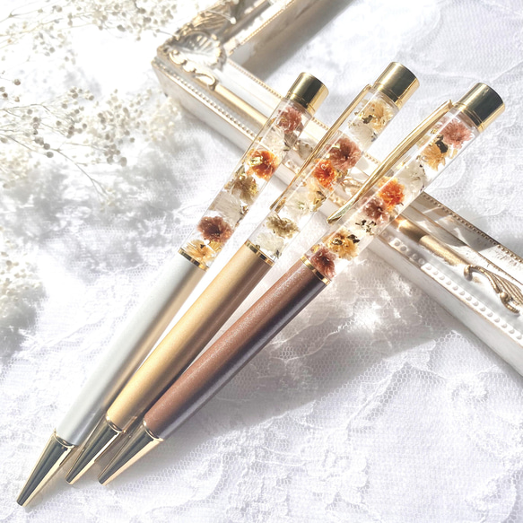 ⚫︎特集ページ掲載⚫︎金箔入りアンティーク＊(名入れ可)ハーバリウムボールペン 2枚目の画像