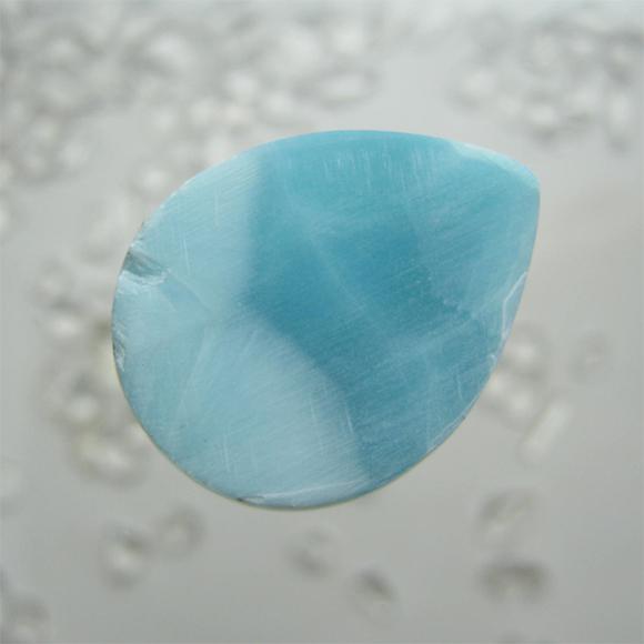 ラリマールース　【送料込】　LMR223　ドミニカ共和国の石研磨職人の旦那から送ってもらってます　larimar　直輸入