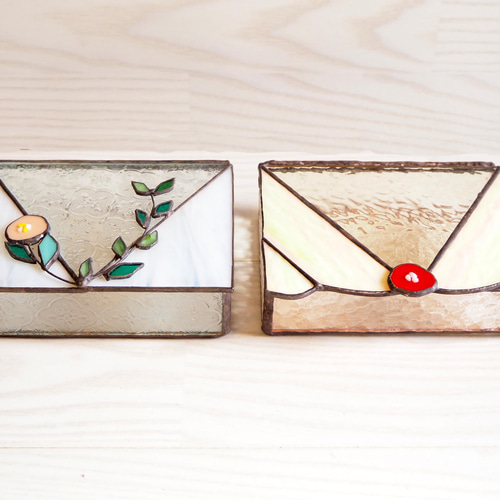 匿名配送 小物入れ 五芒星 足付きステンドグラス風アクセサリーボックス 星 魔女 ジブリグッズ/魔女の宅急便】 スマホ対応ストラップ ステンド