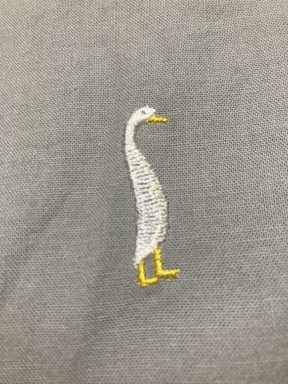 ガチョウの刺繍が入ってる珍しいスカート**グレー 3枚目の画像