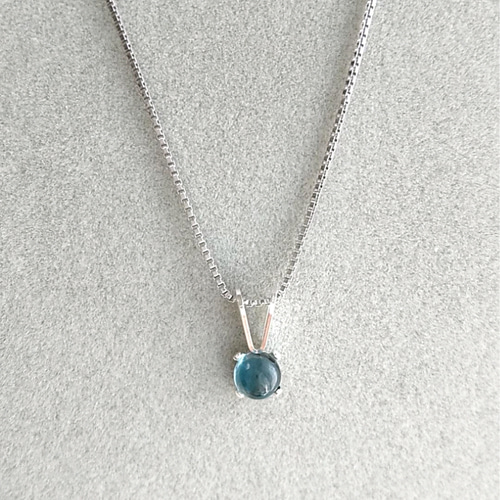 深いブルーが美しいロンドンブルートパーズのシルバーペンダントトップ