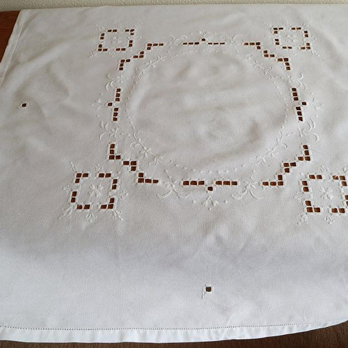 ドイツの手仕事/細やかなハーダンガー刺繍とお花の白糸刺繍 生地 手