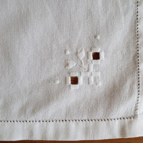 ドイツの手仕事/細やかなハーダンガー刺繍とお花の白糸刺繍 生地 手