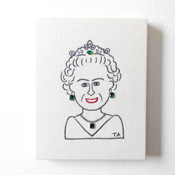 ■ ある国の女王様 ■ ドローイング風刺繍 木製ファブリックパネル ■ Mサイズ ■ 3枚目の画像