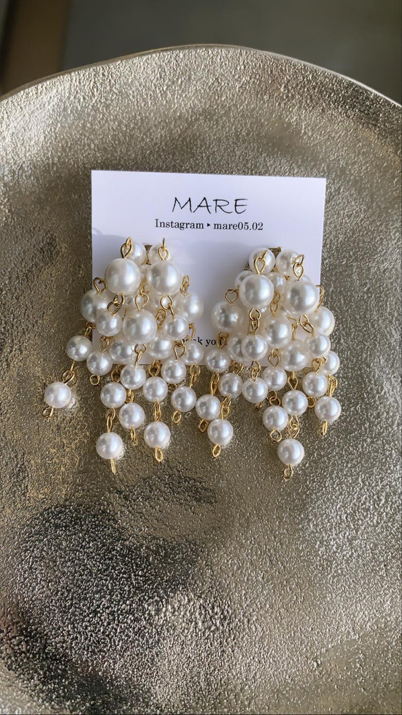 ☆❤️  花びら　パール　ジャラジャラ　ピアス　イヤリング　ハンドメイド 2種類のホワイトフラワー × ジャラジャラパール フープ ピアス