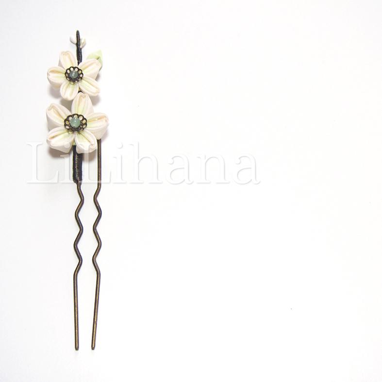 桜のUかんざし　白地にグリーン系