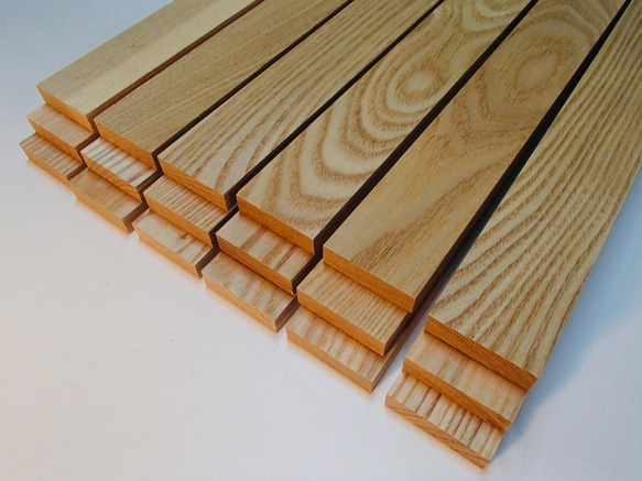 diyに最適な木材 !! 木っ端クラブ タモの薄板（厚み約１１mm、幅約４０mm、長さ約４００mm）板 端材 diy 2枚目の画像