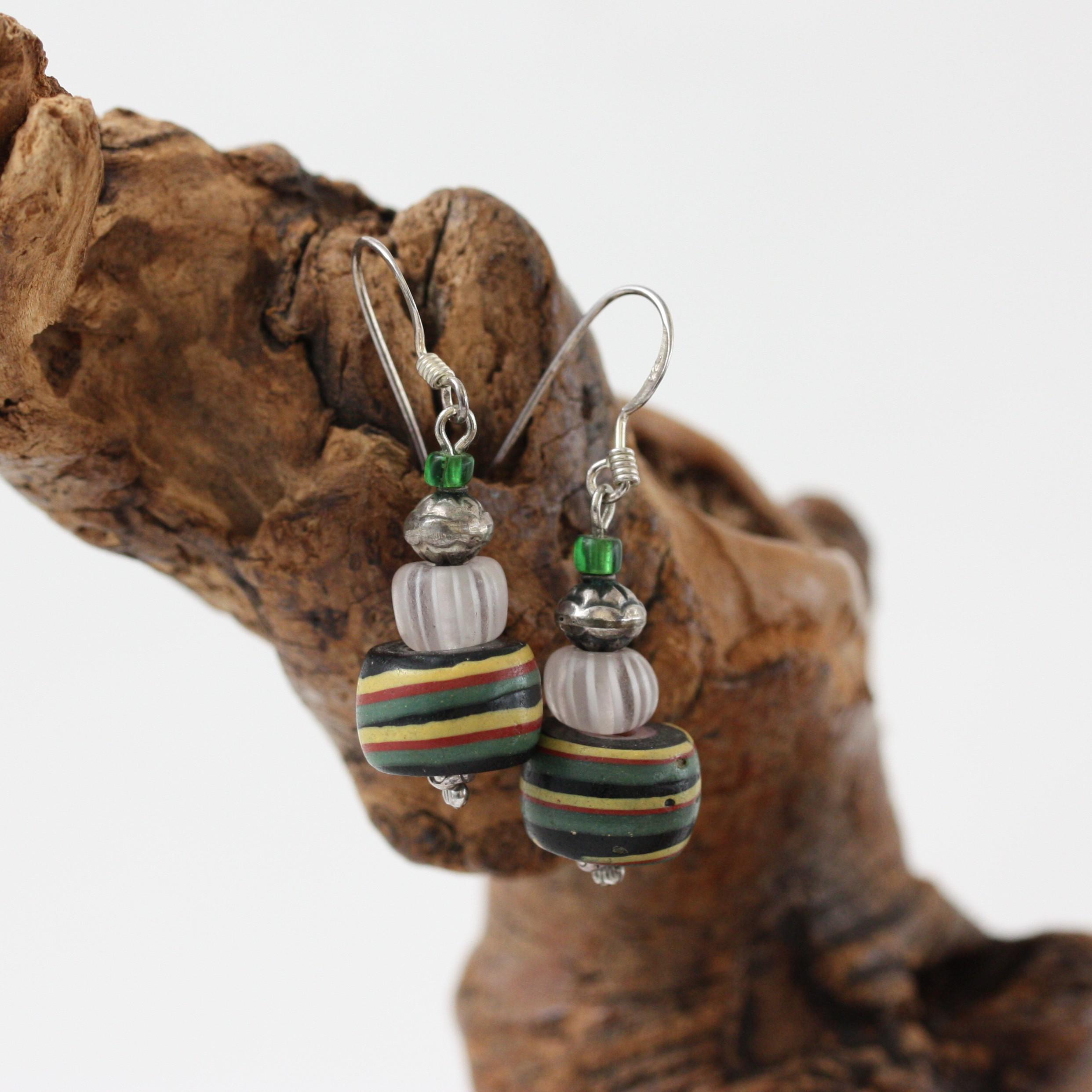 とんぼ玉 アンティーク ヴェネチアンビーズ スパイラルファンシー グーズベリー ピアス