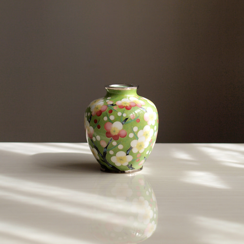 尾張七宝 3寸玉形 ひわ萌黄 梅詰め 一輪挿し・花瓶・花器 三代目加藤