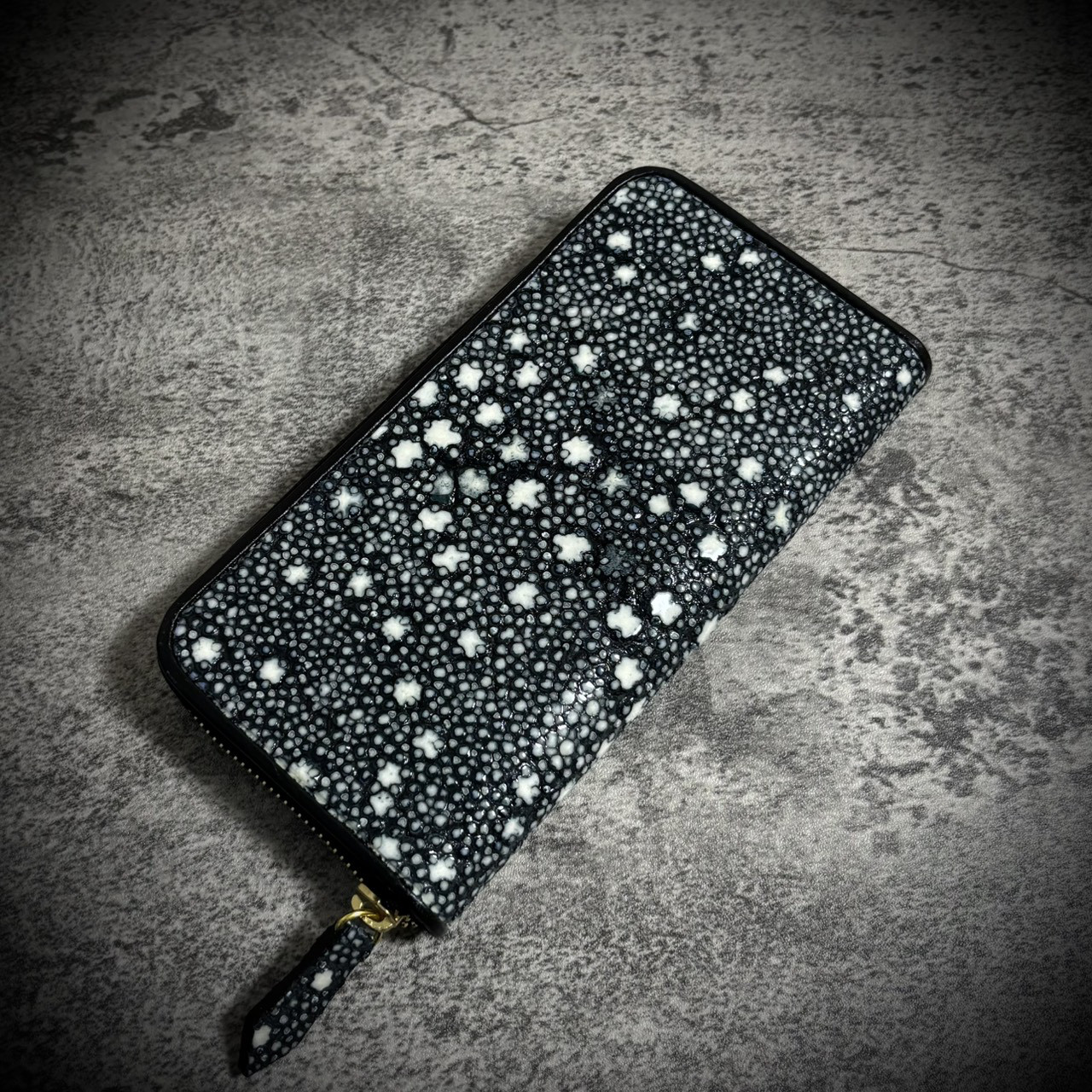 スタースティングレイ 長財布 エイ革 一枚革 ガルーシャ カイラギ スティングレイ カード１５枚 大容量 ブラック 黒