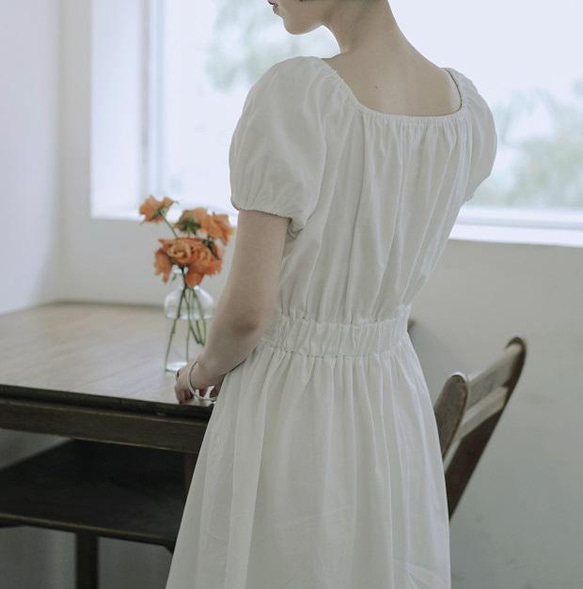 白色 初戀文藝泡泡袖方領復古洋裝 森女泡泡短袖高腰宮廷風連身裙 第11張的照片