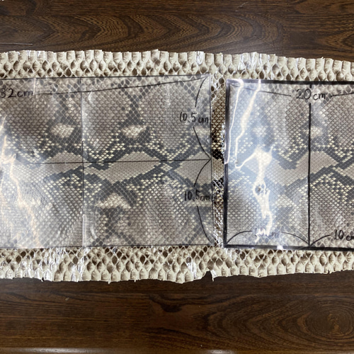 パイソン ヘビ革 ナチュラル×ツヤ 一枚革_P14 その他素材 レザー販売