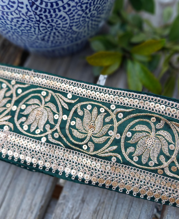 インド製スカラップデザイン刺繍リボンのハンドメイドタロットクロス　グリーン インド製ゴールド刺繍りぼん 占い師のハンドメイドタロットクロス Made