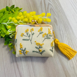 手刺繍ミモザのふわふわがま口メガネポーチ＊ペンケース メガネケース