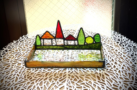 赤い三角屋根のハウスの小物入れ　ステンドグラス　プレゼント　ペン皿 1枚目の画像