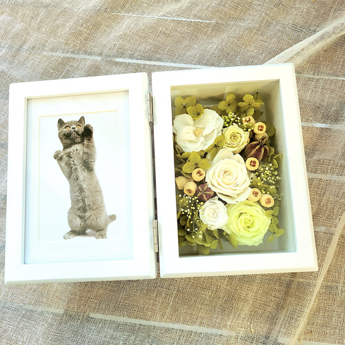 プリザーブドフラワー　ホワイトグリーンフォトフレームアレンジメント プリザーブドフラワーギフト・フォトフレーム（ホワイトグリーン