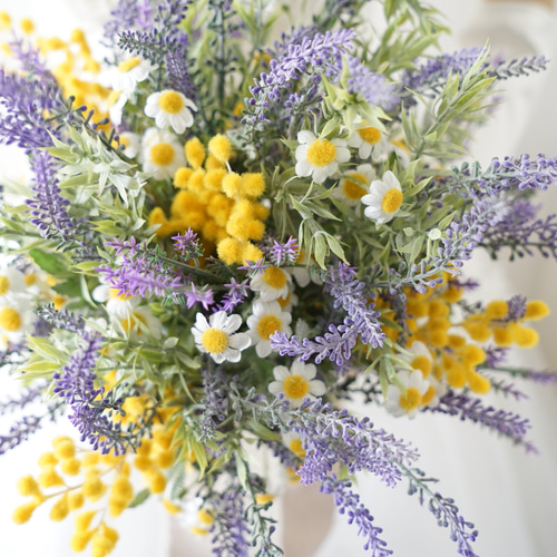 ラベンダーとミモザ、カモミールのウエディングブーケ