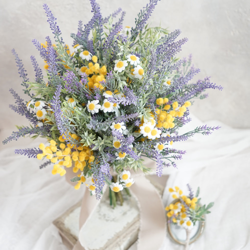 ラベンダーとミモザ、カモミールのウエディングブーケ&ブートニア