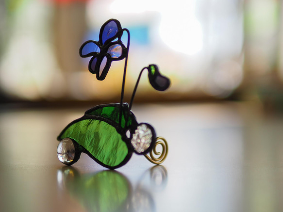 「スミレ」春待草・ハルマチソウ・ステンドグラス・窓辺にちょこんとシリーズ 5枚目の画像