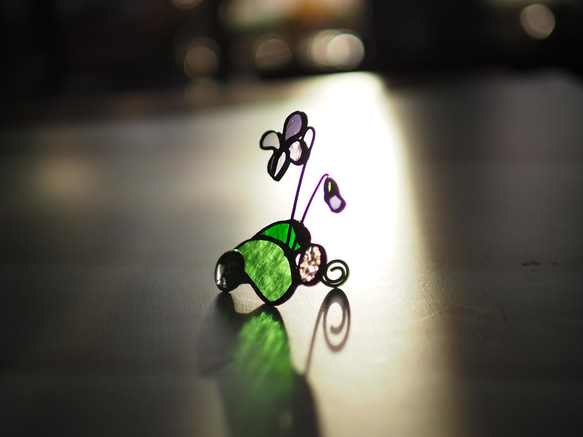 「スミレ」春待草・ハルマチソウ・ステンドグラス・窓辺にちょこんとシリーズ 4枚目の画像