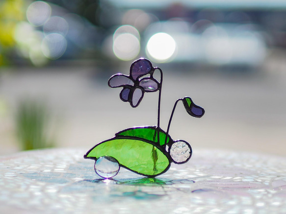 「スミレ」春待草・ハルマチソウ・ステンドグラス・窓辺にちょこんとシリーズ 1枚目の画像