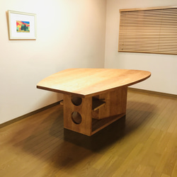 広葉樹無垢材大型（ 175 x 135）変形テーブル 8枚目の画像